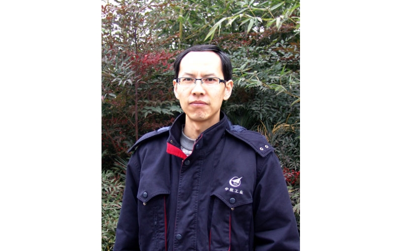 羽扇綸巾話沉浮 十年滄桑照江波 ――記中航電測公司國際貿(mào)易部銷售員兼歐洲區(qū)域業(yè)務主管趙江波