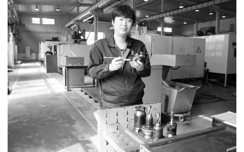 敬業(yè)擔(dān)當(dāng) 在崗位上閃光 ――記中航電測(cè)機(jī)加分廠敬業(yè)先鋒團(tuán)隊(duì)