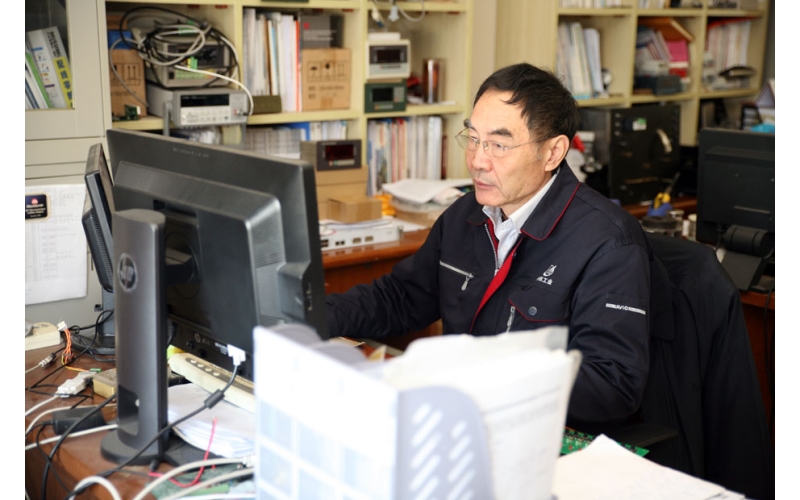 優(yōu)秀當(dāng)如此――記上海耀華公司高級(jí)工程師徐平均