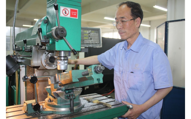 敬業(yè)實干團隊強 誓贏軍品攻堅戰(zhàn) ――中航電測漢中分公司機加分廠打響軍品新品研制攻堅戰(zhàn)